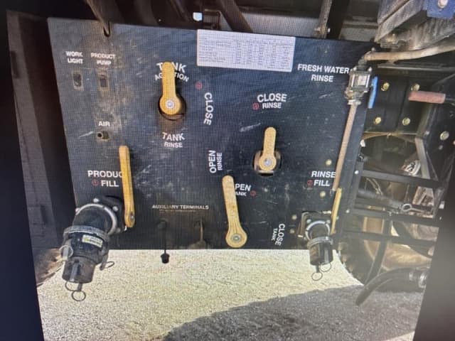 Image of Versatile SX280 equipment image 4