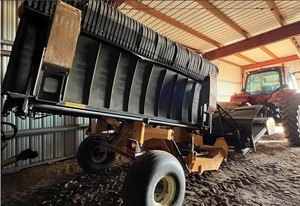2017 Oxbo 334 Equipment Image0