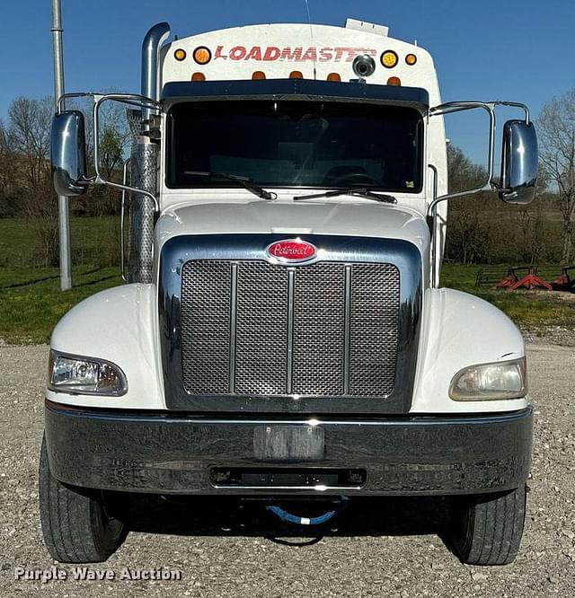 Image of Peterbilt 337 equipment image 1