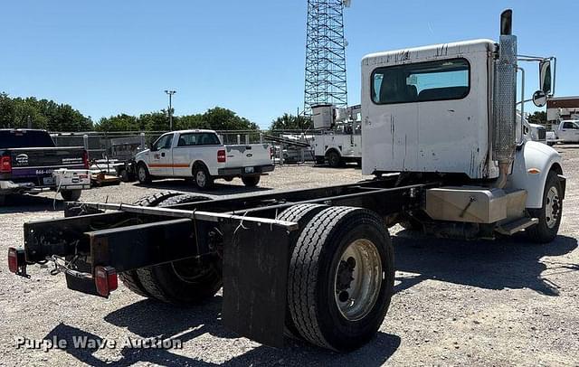 Image of Peterbilt 337 equipment image 4