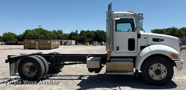 Image of Peterbilt 337 equipment image 3