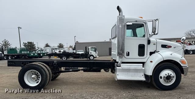 Image of Peterbilt 337 equipment image 3