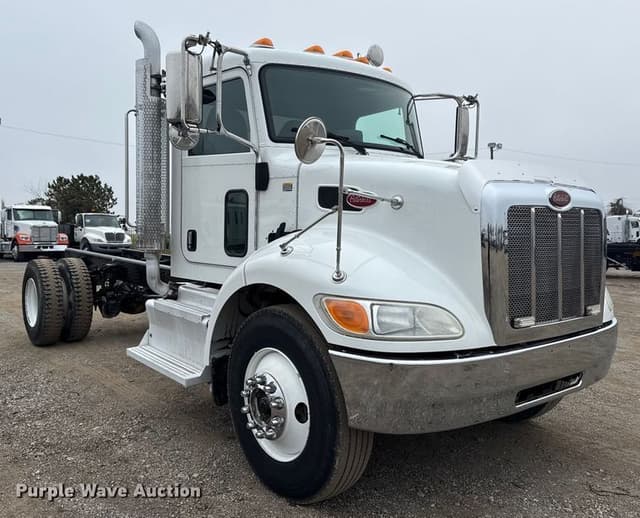 Image of Peterbilt 337 equipment image 2