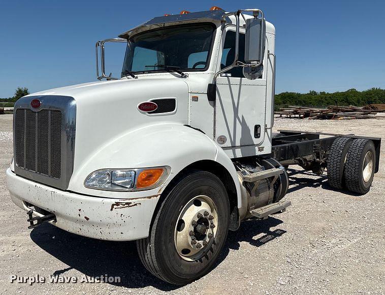 Image of Peterbilt 337 Primary image