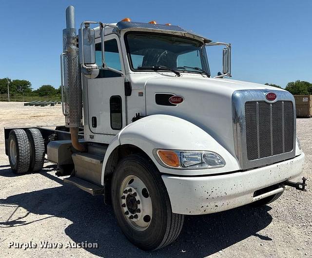Image of Peterbilt 337 equipment image 2