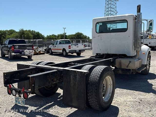 Image of Peterbilt 337 equipment image 4