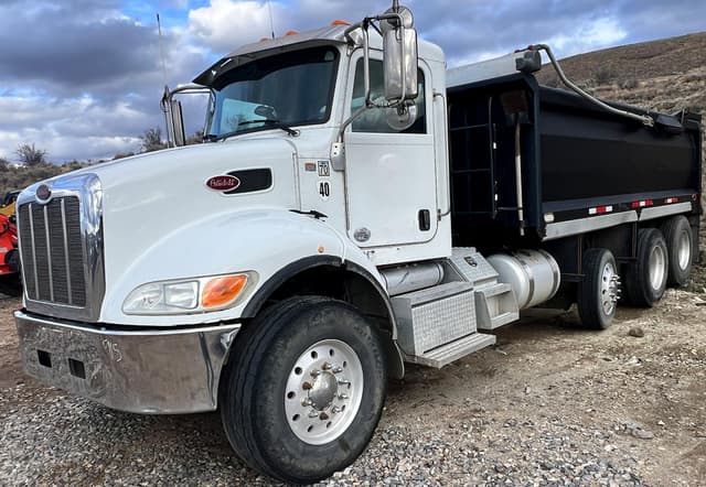 Image of Peterbilt 348 equipment image 1