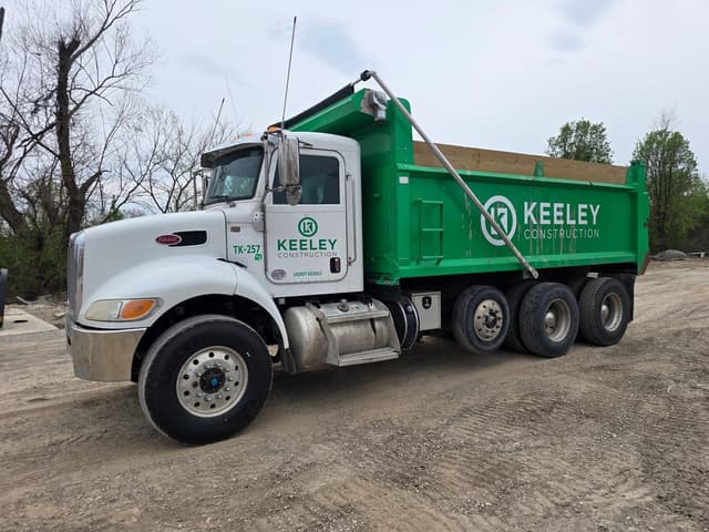 Image of Peterbilt 348 equipment image 3