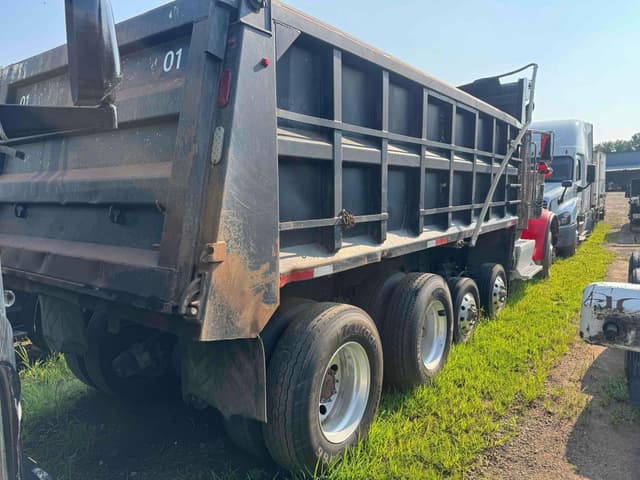 Image of Peterbilt 367 equipment image 4