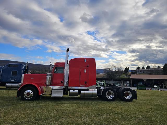 Image of Peterbilt 389 equipment image 2