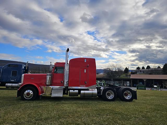 Image of Peterbilt 389 equipment image 2