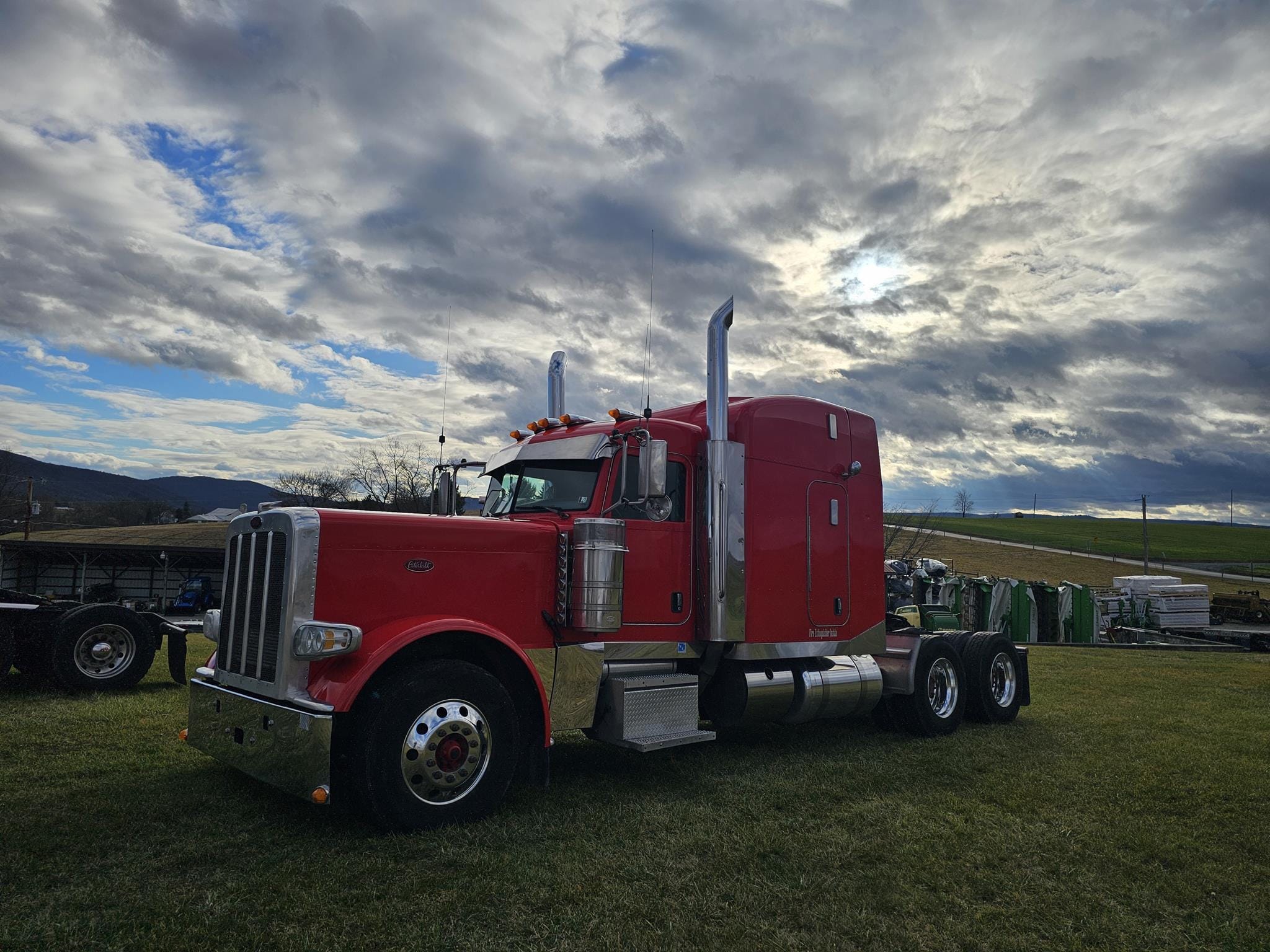 2017 Peterbilt 389 Equipment Image0