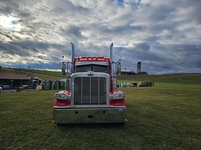 Image of Peterbilt 389 equipment image 1