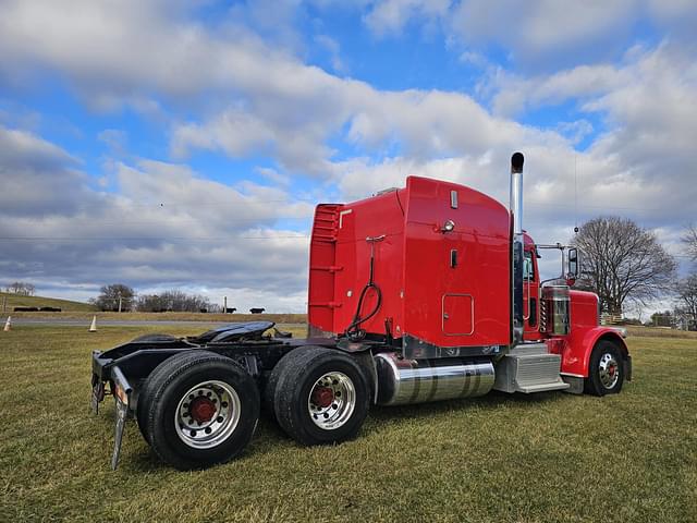 Image of Peterbilt 389 equipment image 4