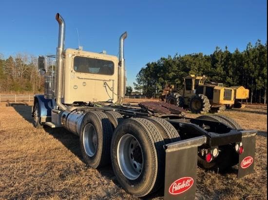 Image of Peterbilt 389 equipment image 2
