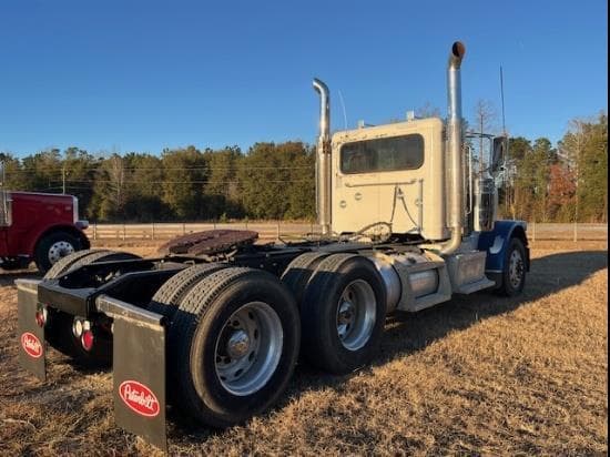 Image of Peterbilt 389 equipment image 3