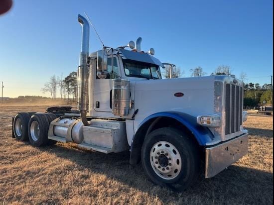 2017 Peterbilt 389 Equipment Image0