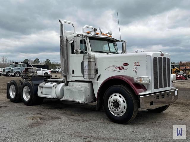 Image of Peterbilt 389 equipment image 2