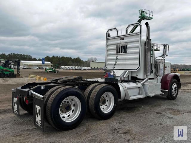 Image of Peterbilt 389 equipment image 3