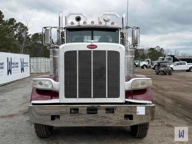 Image of Peterbilt 389 equipment image 1