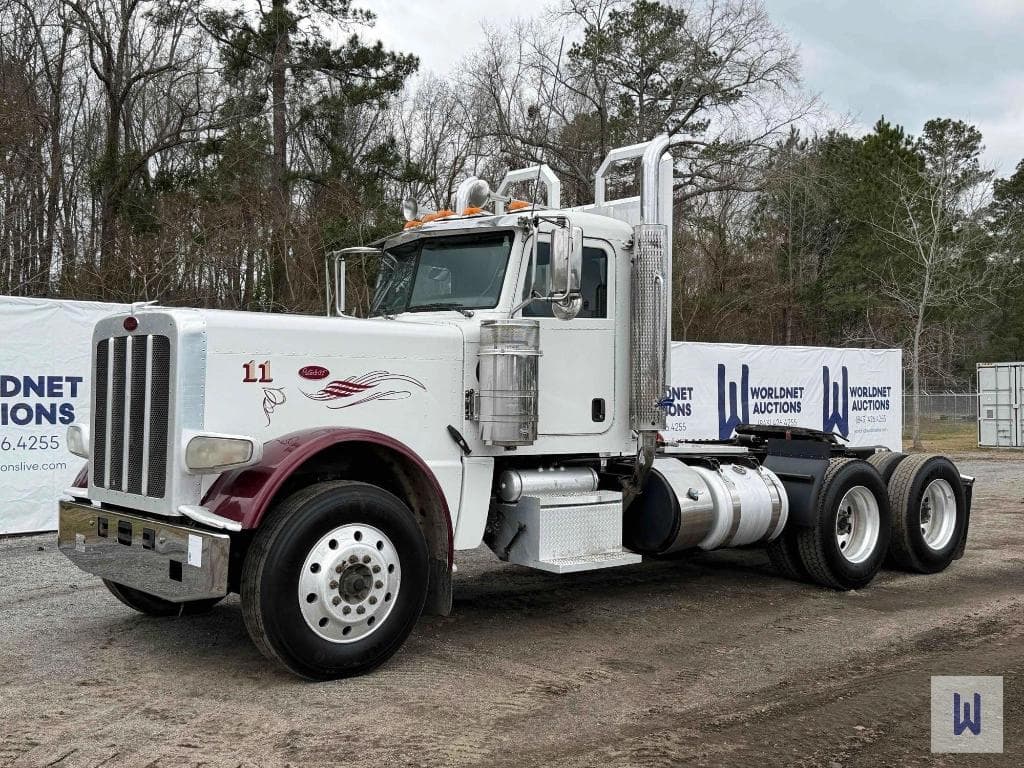 Image of Peterbilt 389 Primary image