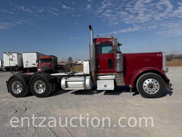 Image of Peterbilt 389 equipment image 3