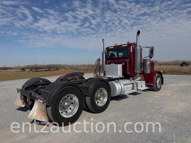 Image of Peterbilt 389 equipment image 4