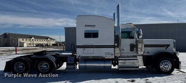 Image of Peterbilt 389 equipment image 3