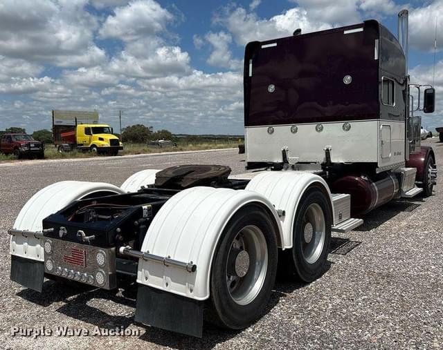 Image of Peterbilt 389 equipment image 4