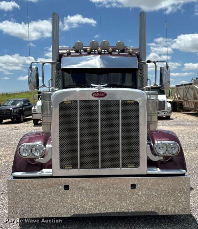 Image of Peterbilt 389 equipment image 1