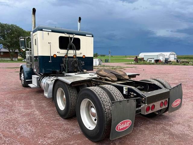 Image of Peterbilt 389 equipment image 4