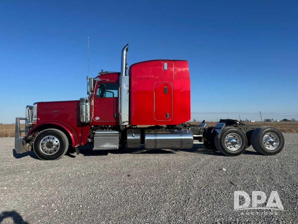2017 Peterbilt 389 Equipment Image0