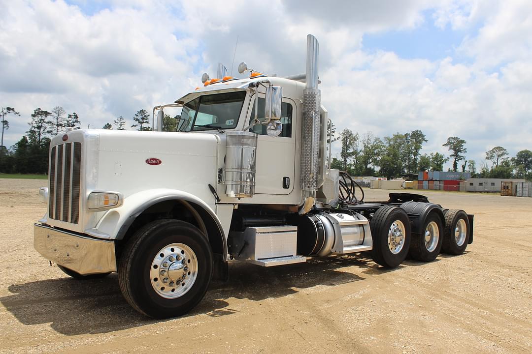 Image of Peterbilt 389 Primary image