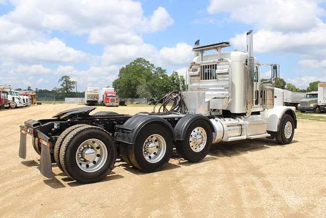 Image of Peterbilt 389 equipment image 3