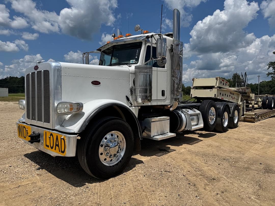 Image of Peterbilt 389 Primary image