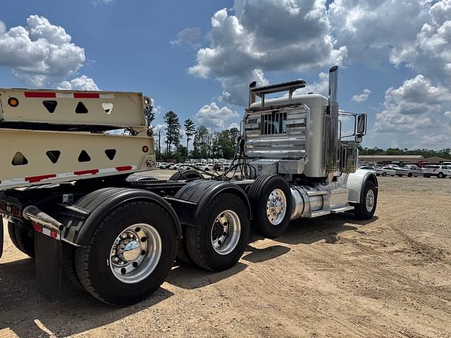 Image of Peterbilt 389 equipment image 2