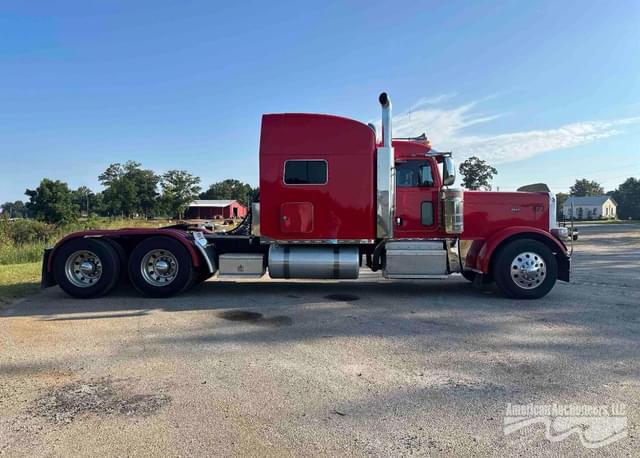 Image of Peterbilt 389 equipment image 4