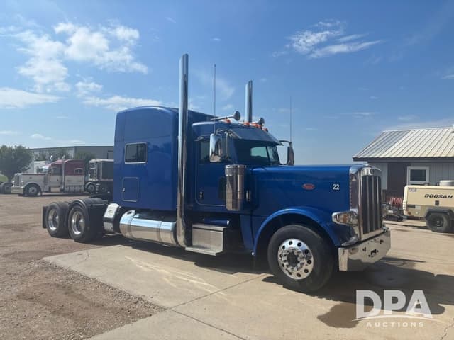 Image of Peterbilt 389 equipment image 4