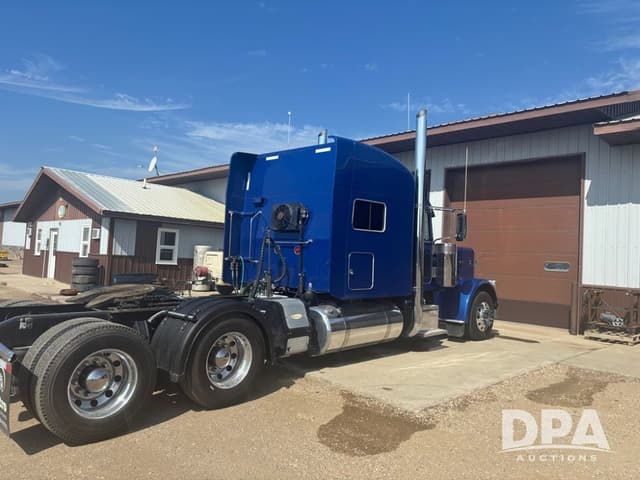 Image of Peterbilt 389 equipment image 3