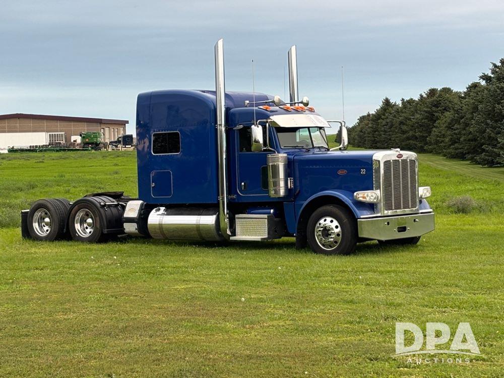 Image of Peterbilt 389 Primary image