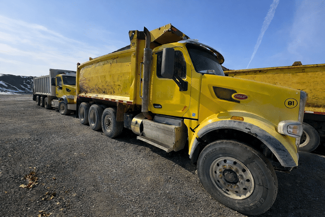 Image of Peterbilt 567 equipment image 2