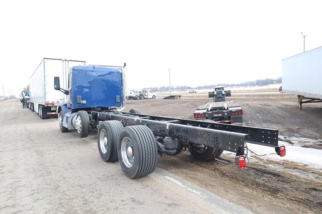 Image of Peterbilt 567 equipment image 3