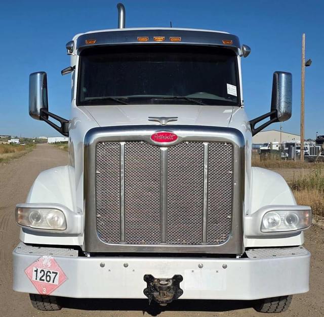 Image of Peterbilt 567 equipment image 3