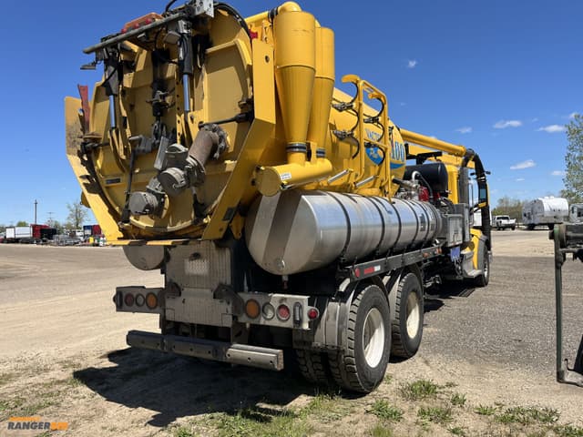 Image of Peterbilt 567 equipment image 4