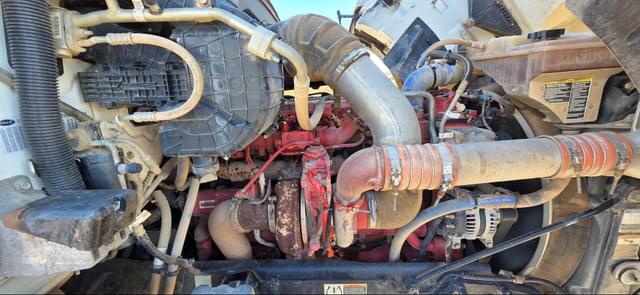 Image of Peterbilt 567 equipment image 3