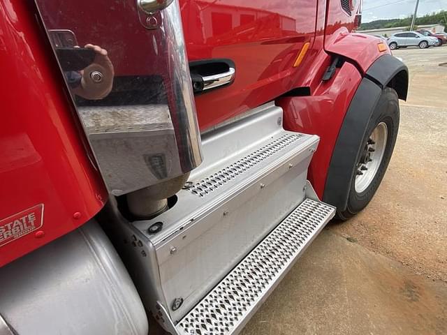 Image of Peterbilt 567 equipment image 4
