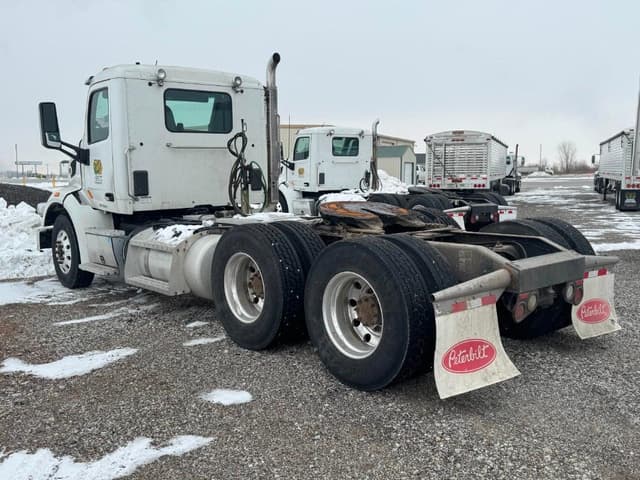 Image of Peterbilt 567 equipment image 3