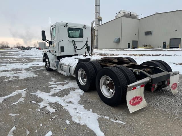Image of Peterbilt 567 equipment image 3