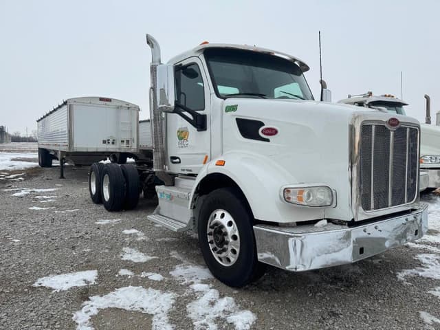 Image of Peterbilt 567 equipment image 1
