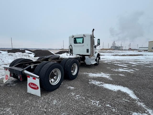 Image of Peterbilt 567 equipment image 2